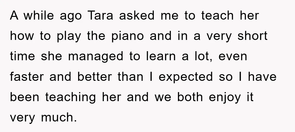 A while ago Tara asked me to teach her how to play the piano and in a very short time she managed to learn a lot, even faster and better...