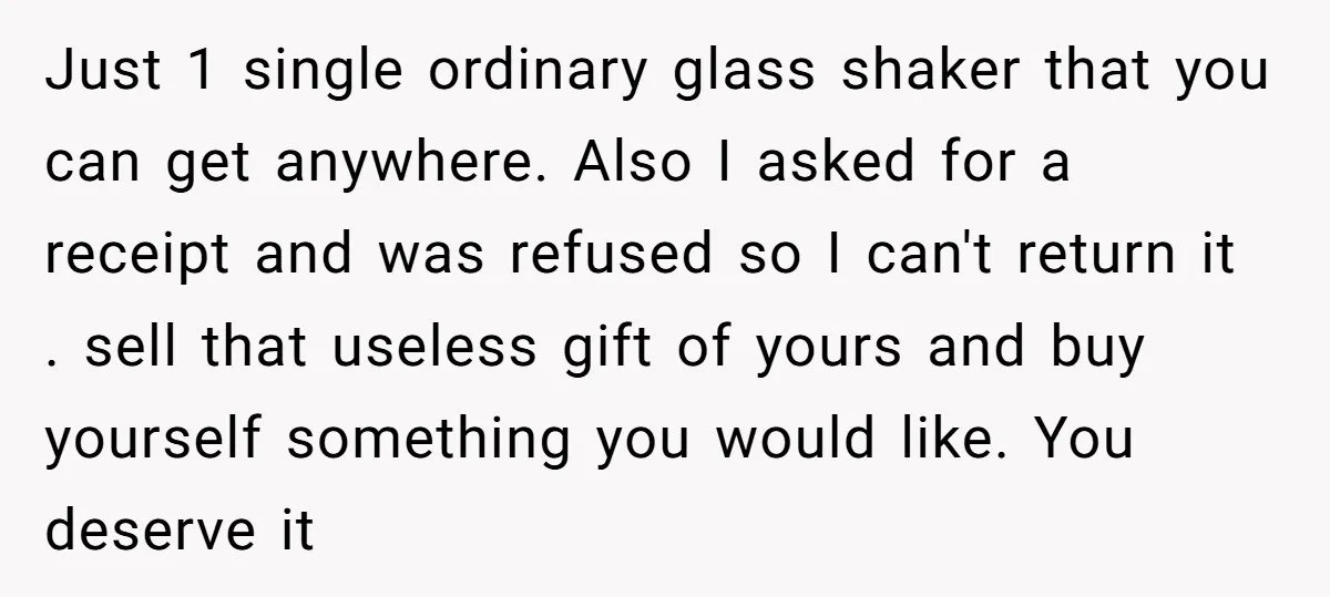 Just 1 single ordinary glass shaker that you can get anywhere. Also I asked for a receipt and was refused so I can't return it . sell that useless gift...