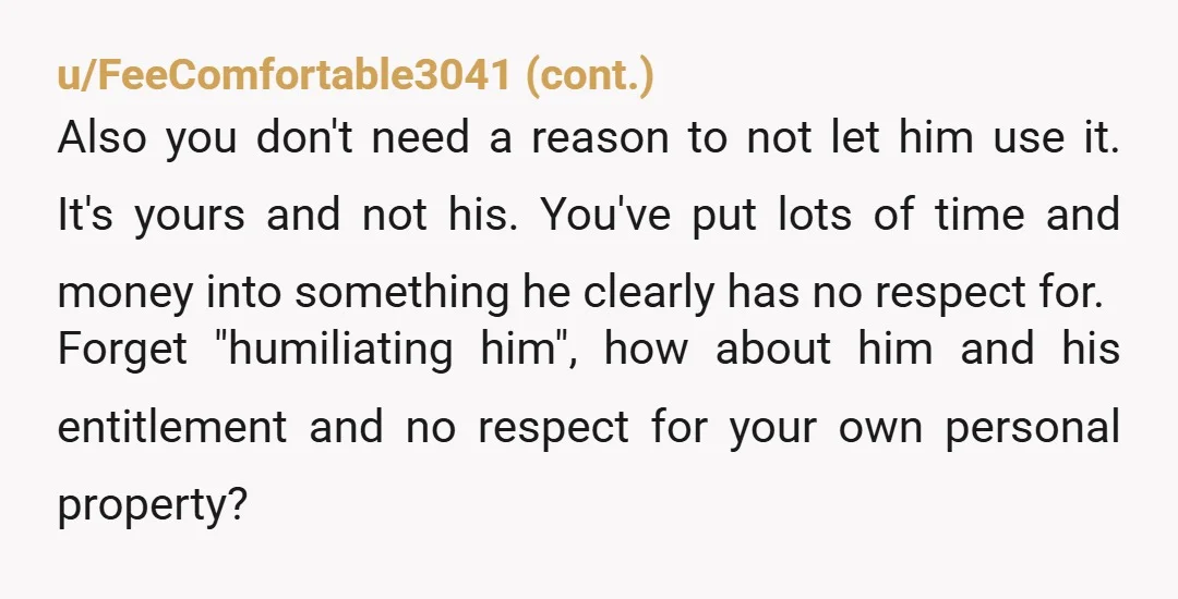 u/characterhoneypop
It's not your fault he's morbidly obese and immature about it. you just wanted to preserve YOUR skateboard.
NTA.